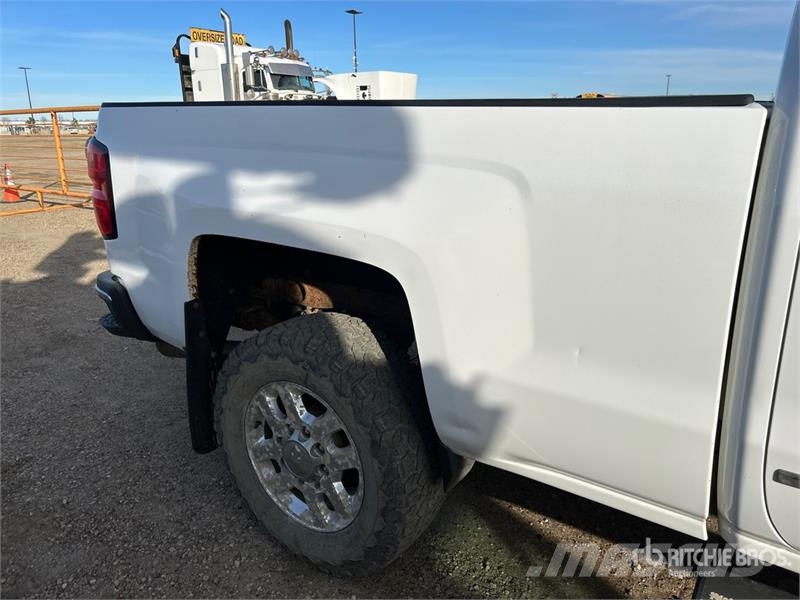 Chevrolet Silverado 2500HD LTZ 4x4 Crew Cab Pickup Andre varebiler