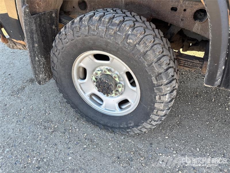 Chevrolet Silverado 2500 4x4 Crew Cab Pickup Altele