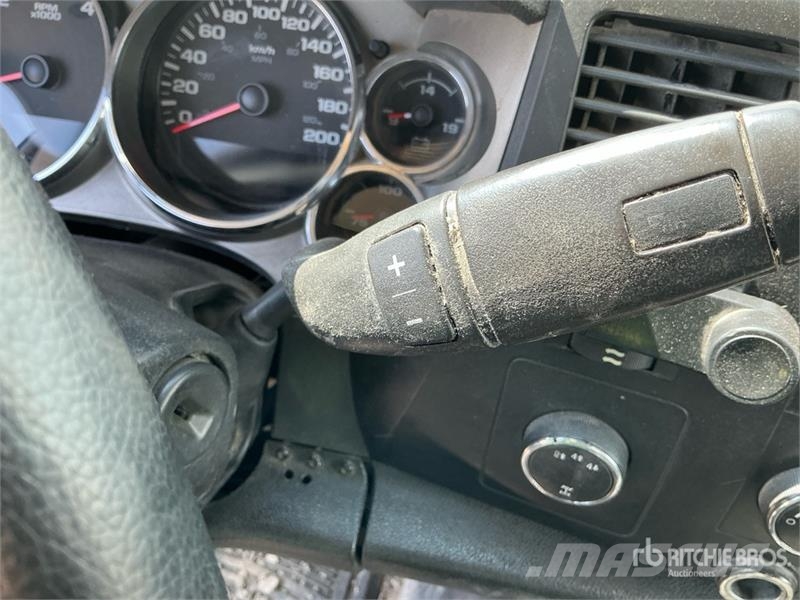 Chevrolet Silverado 2500HD 4x4 Extended Cab Cab and Chassis 캐빈 및 인테리어