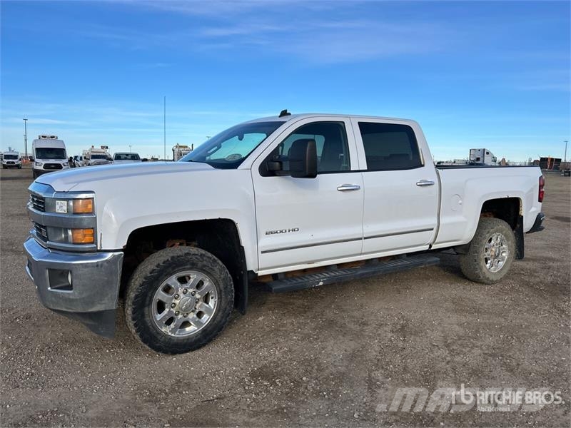 Chevrolet Silverado 2500HD LTZ 4x4 Crew Cab Pickup Andre varebiler