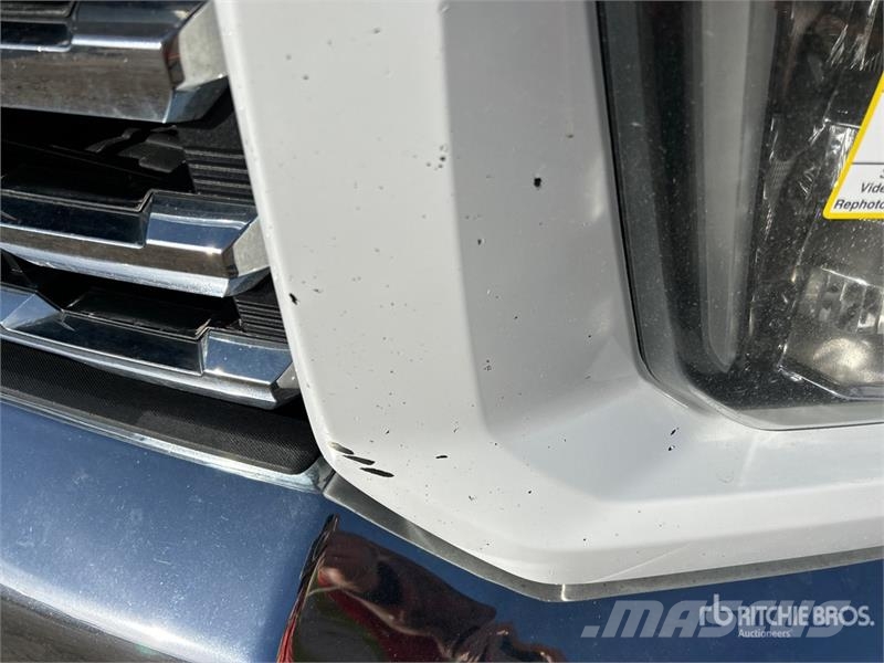 Chevrolet Silverado 2500HD LTZ 4x4 Crew Cab Pickup Egyéb