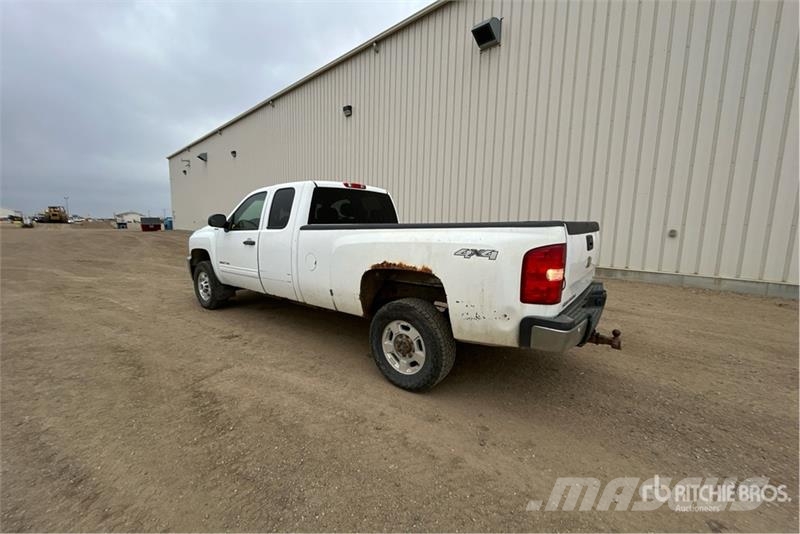 Chevrolet Silverado 2500 LT 4x4 Extended Cab Pickup Muu