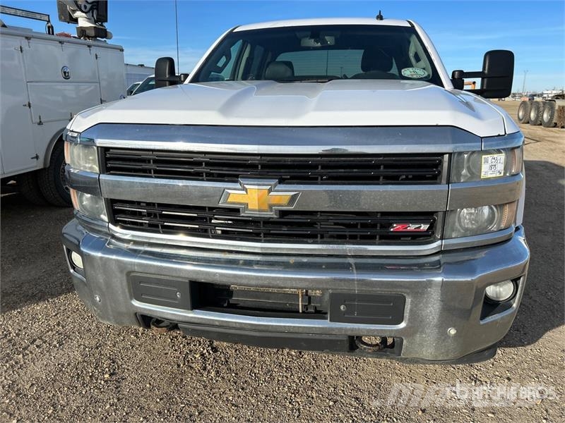 Chevrolet Silverado 2500HD LTZ 4x4 Crew Cab Pickup Andre varebiler