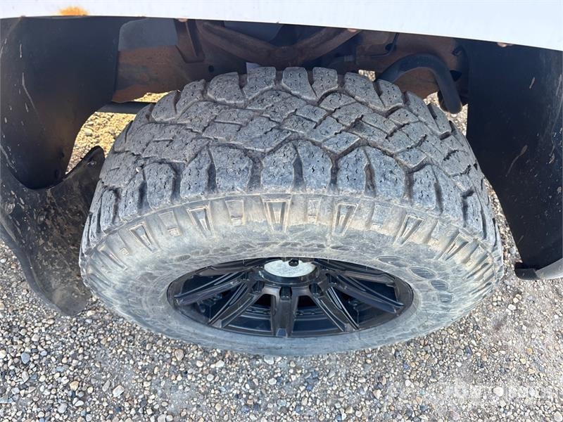 Chevrolet Silverado 2500 LT 4x4 Extended Cab Pickup أخرى