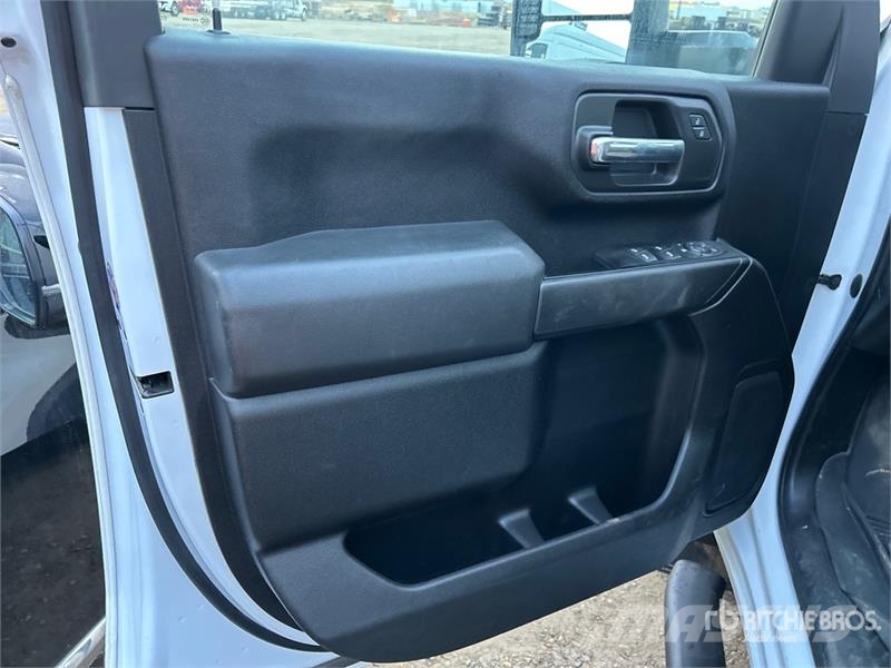 Chevrolet Silverado 2500HD 4x4 Crew Cab Pickup Ostalo