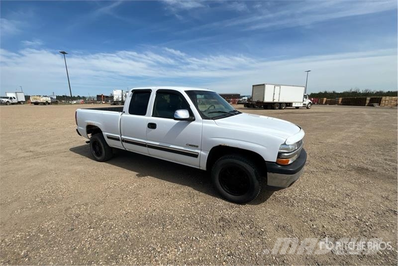 Chevrolet Silverado 2500 LT 4x2 Extended Cab Pickup Kita