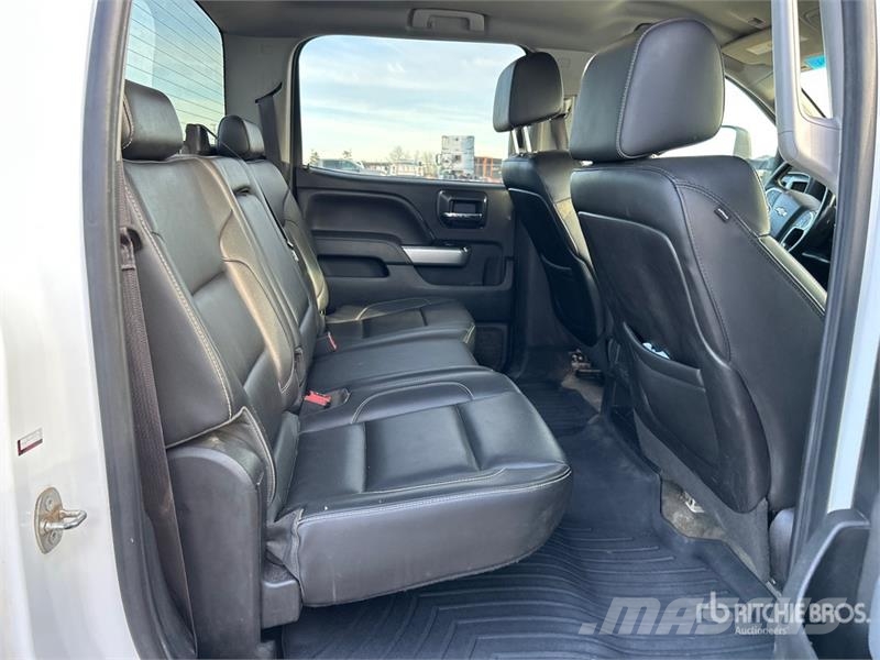 Chevrolet Silverado 2500HD LTZ 4x4 Crew Cab Pickup Andre varebiler