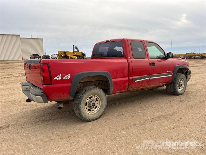 Chevrolet Silverado 2500 HD 4x4 Extended Cab Pickup Прочие фургоны