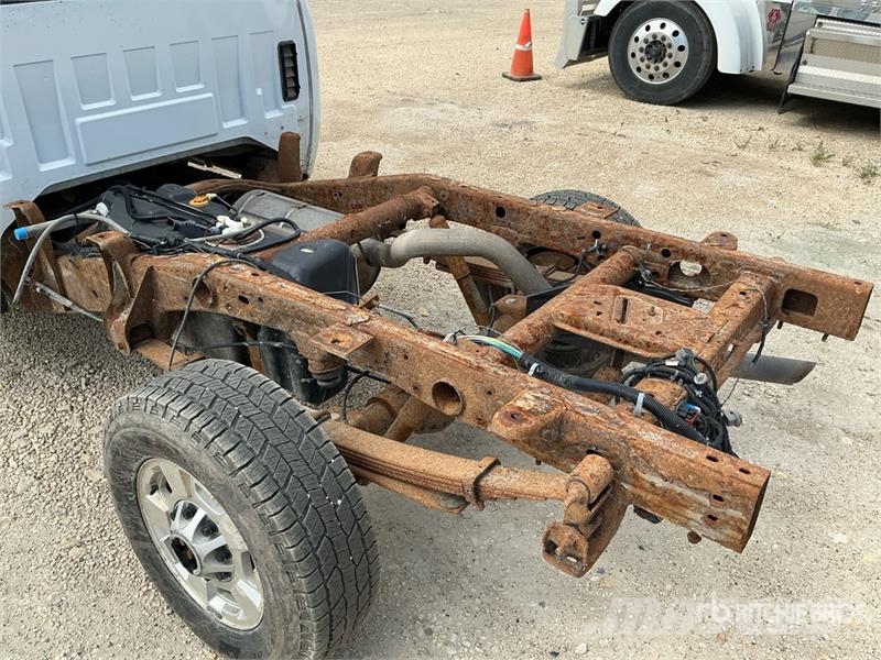 Chevrolet Silverado 2500HD 4x4 Extended Cab Cab and Chassis 캐빈 및 인테리어
