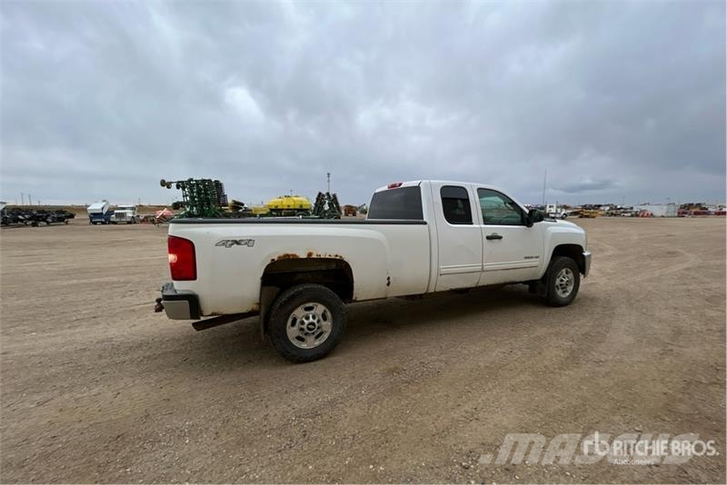 Chevrolet Silverado 2500 LT 4x4 Extended Cab Pickup Muu