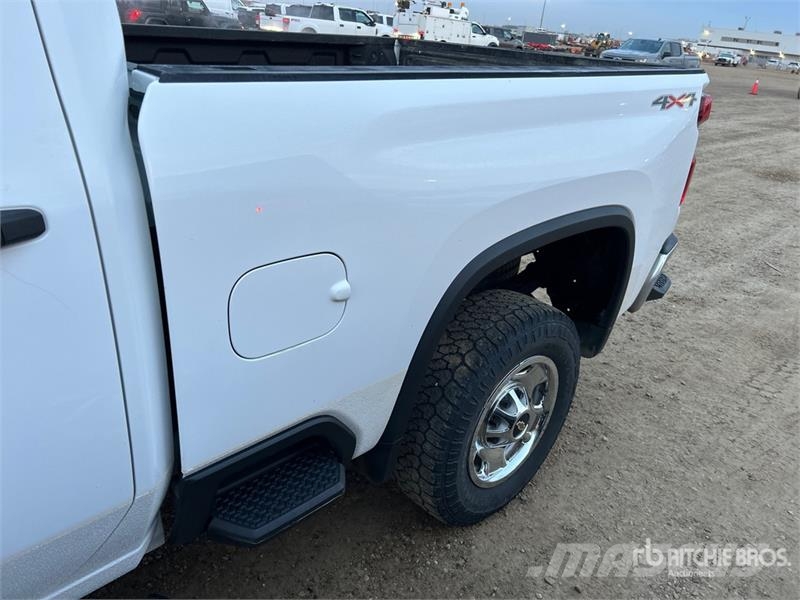 Chevrolet Silverado 2500HD 4x4 Crew Cab Pickup Ostalo