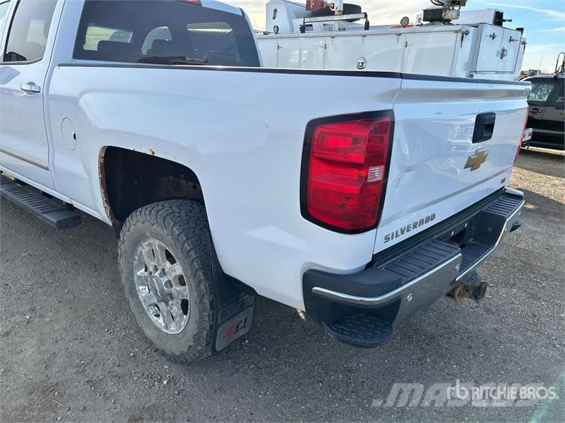 Chevrolet Silverado 2500HD LTZ 4x4 Crew Cab Pickup Andre varebiler