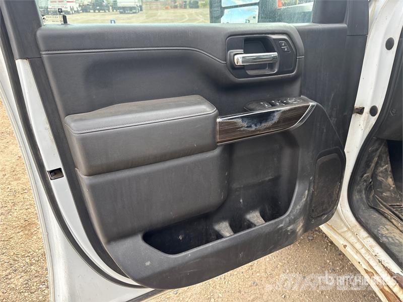 Chevrolet Silverado 2500HD 4x4 Crew Cab Pickup Други