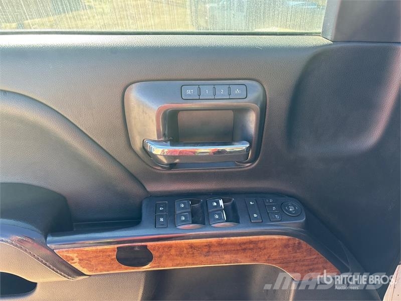 Chevrolet Silverado 2500 High Country 4x4 Crew Cab Pickup أخرى