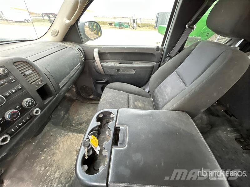 Chevrolet Silverado 2500 LT 4x4 Extended Cab Pickup Muu