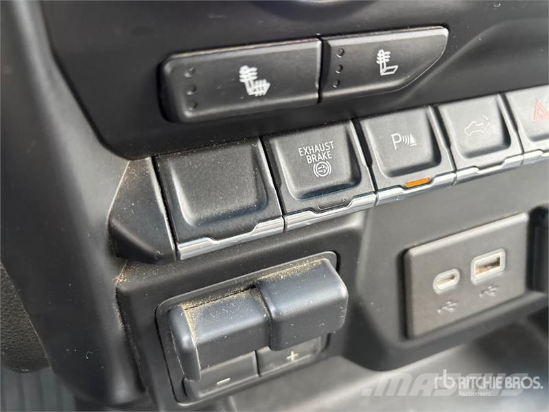 Chevrolet Silverado 2500 HD LT 4x4 Crew Cab Pickup Ostalo