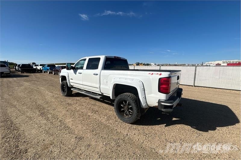 Chevrolet Silverado 2500 High Country 4x4 Crew Cab Pickup أخرى