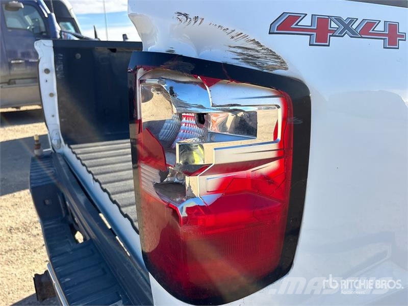 Chevrolet Silverado 2500 4x4 Crew Cab Pickup Autre fourgon / utilitaire