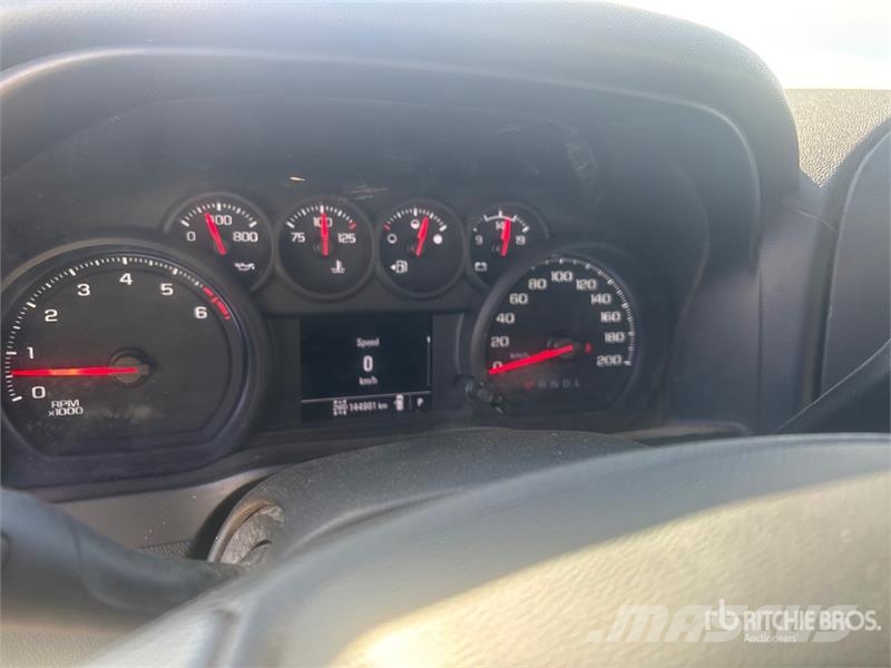 Chevrolet Silverado 2500HD 4x4 Crew Cab Pickup Други