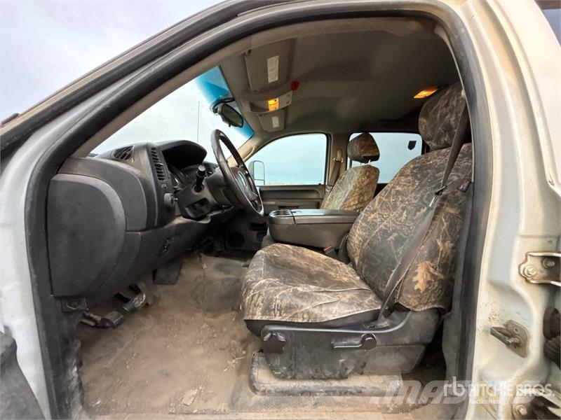 Chevrolet Silverado 2500HD Ciężarówki typu Platforma / Skrzynia
