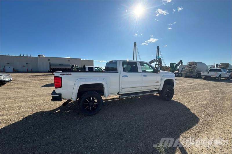 Chevrolet Silverado 2500 High Country 4x4 Crew Cab Pickup أخرى