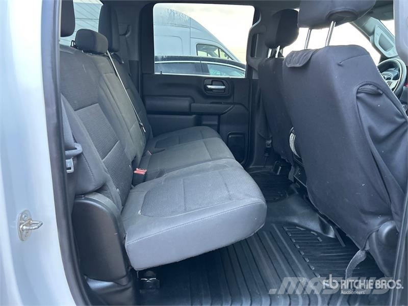 Chevrolet Silverado 2500HD 4x4 Crew Cab Pickup Ostalo