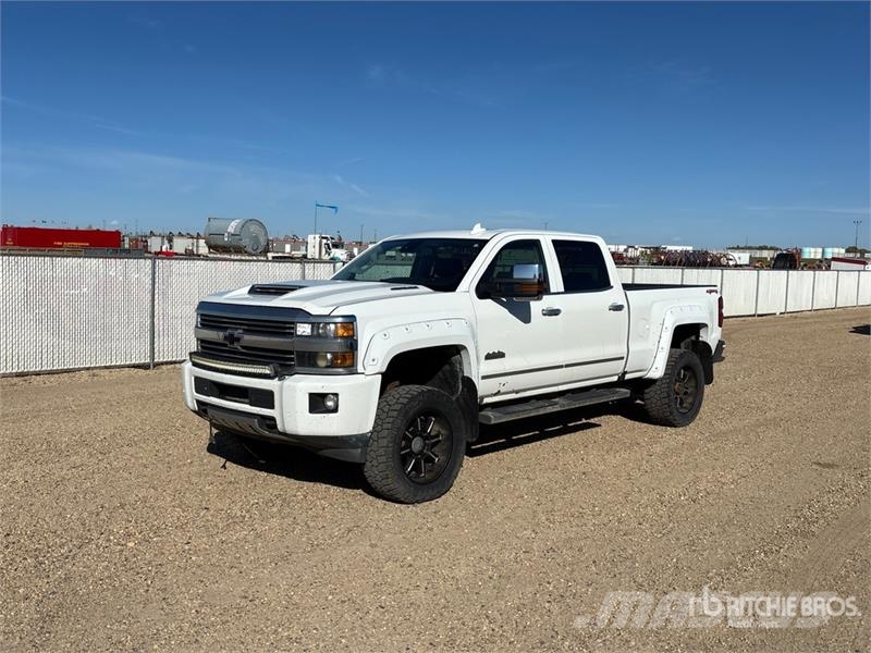 Chevrolet Silverado 2500 High Country 4x4 Crew Cab Pickup أخرى