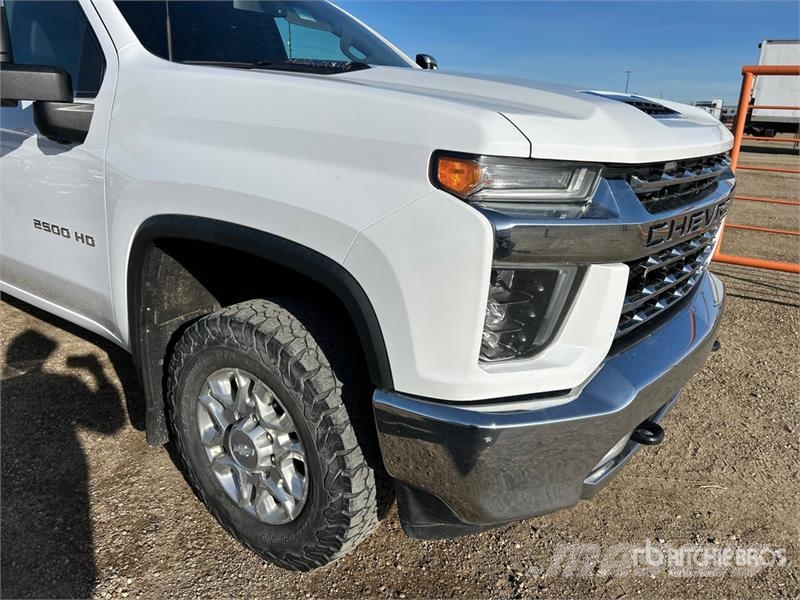 Chevrolet Silverado 2500HD LTZ 4x4 Crew Cab Pickup Egyéb