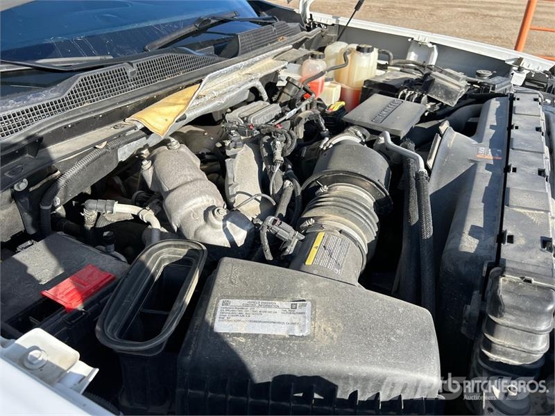 Chevrolet Silverado 2500HD LTZ 4x4 Crew Cab Pickup Egyéb