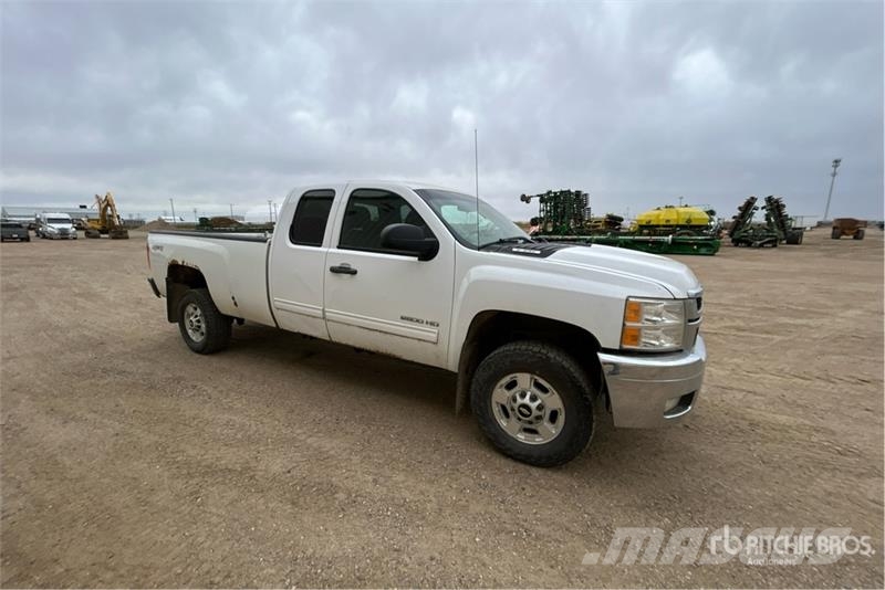 Chevrolet Silverado 2500 LT 4x4 Extended Cab Pickup Muu