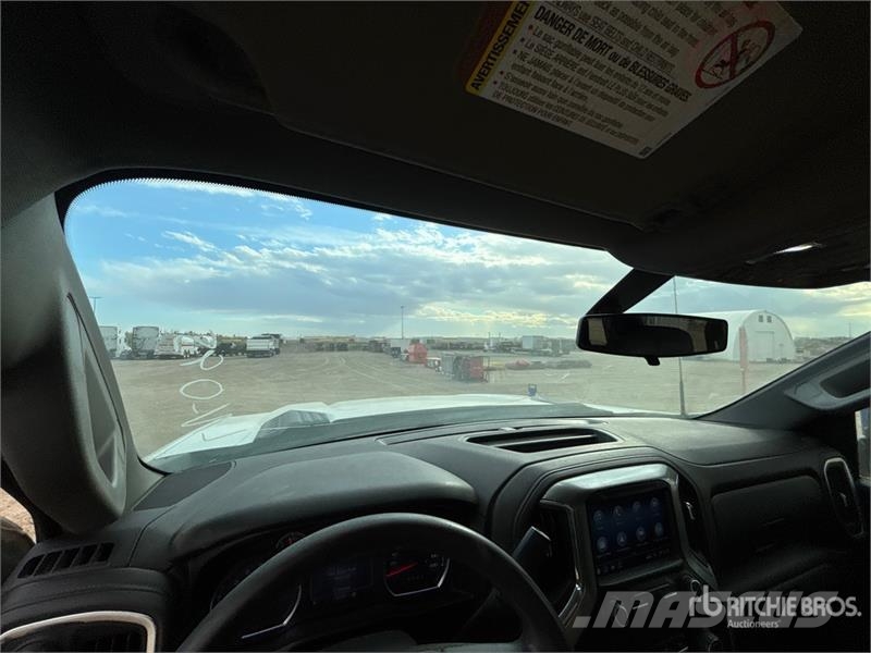 Chevrolet Silverado 2500HD 4x4 Crew Cab Pickup Други