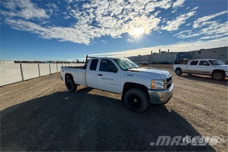 Chevrolet Silverado 2500 LT 4x4 Extended Cab Pickup أخرى