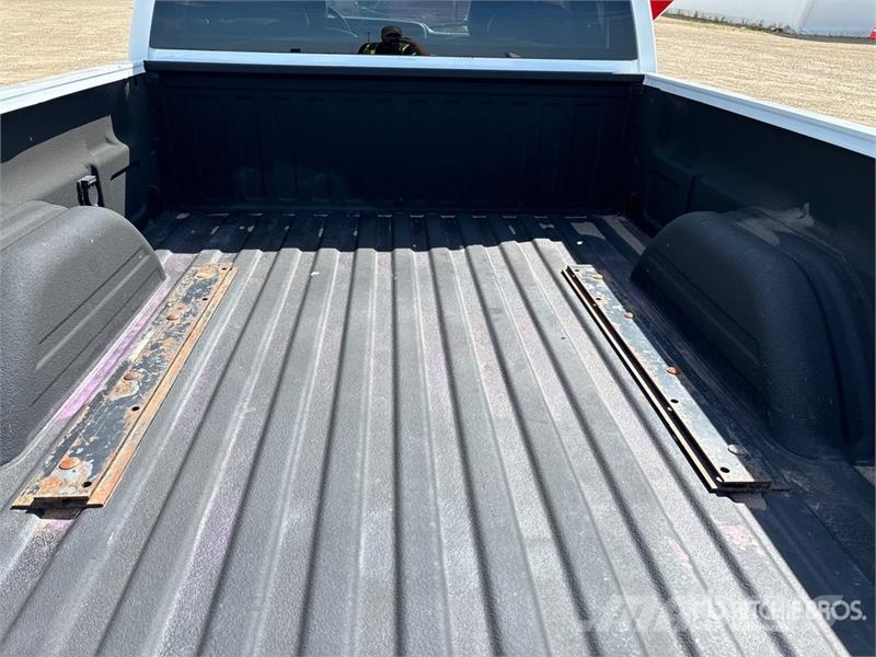 Chevrolet Silverado 2500 LT 4x2 Extended Cab Pickup Kita