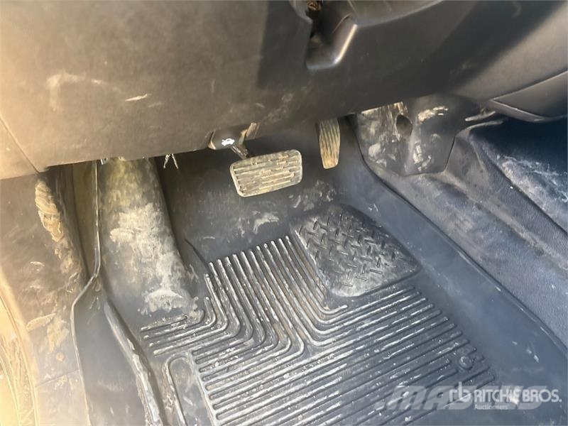 Chevrolet Silverado 2500HD 4x4 Crew Cab Pickup Други