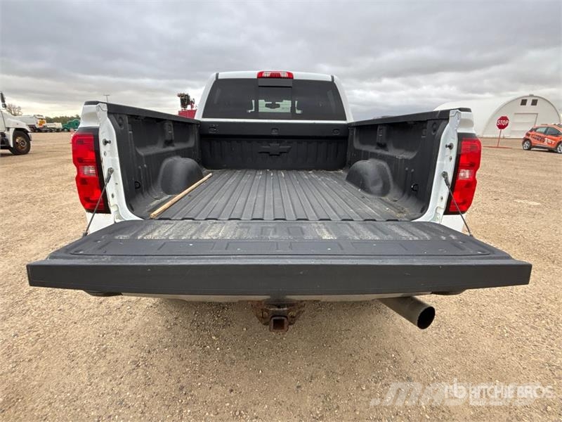 Chevrolet Silverado 2500HD LTZ 4x4 Crew Cab Pickup Andre varebiler