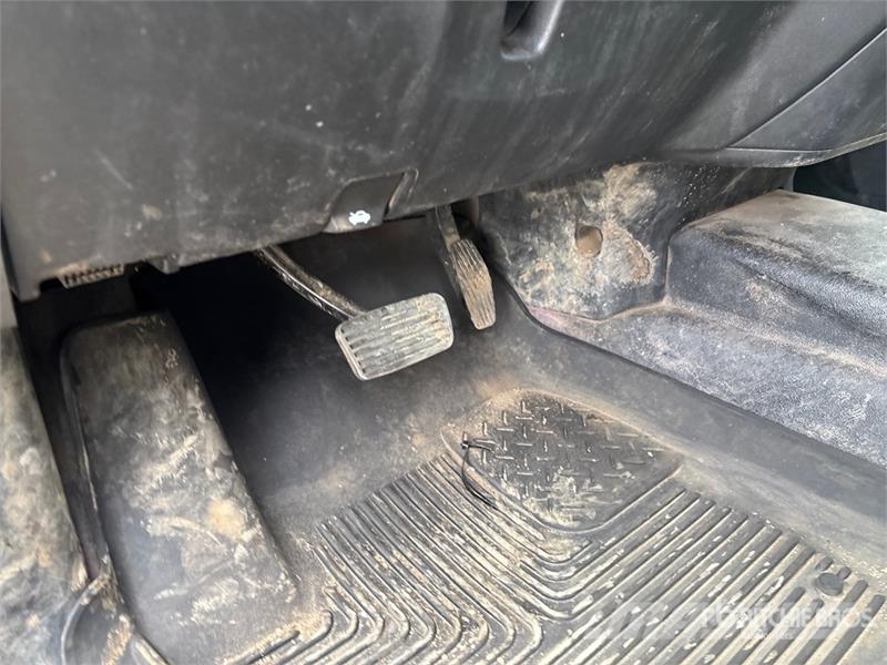 Chevrolet Silverado 2500HD 4x4 Crew Cab Pickup Други