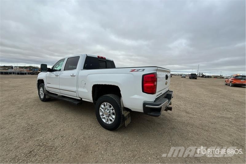 Chevrolet Silverado 2500HD LTZ 4x4 Crew Cab Pickup Andre varebiler