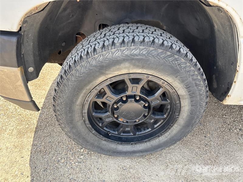 Chevrolet Silverado 2500 LT 4x2 Extended Cab Pickup Kita