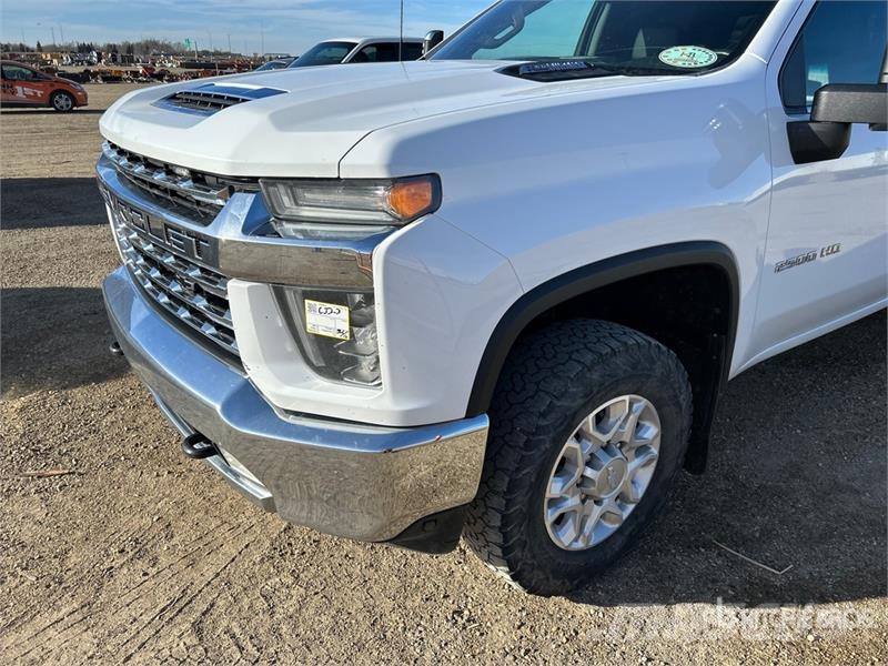 Chevrolet Silverado 2500HD LTZ 4x4 Crew Cab Pickup Egyéb