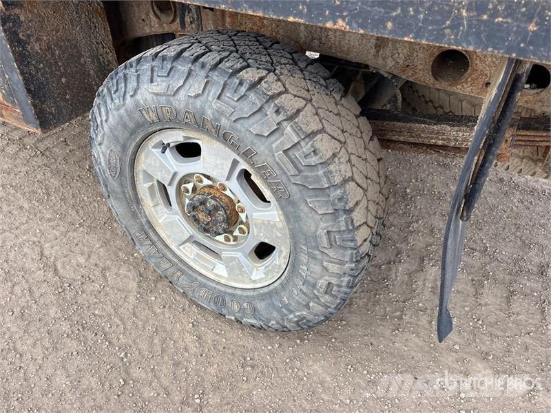 Chevrolet Silverado 2500HD 平板式/側卸式卡車
