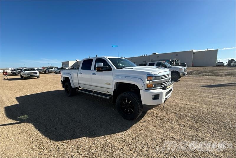 Chevrolet Silverado 2500 High Country 4x4 Crew Cab Pickup أخرى