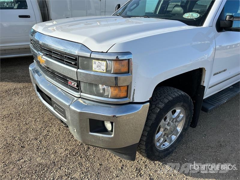 Chevrolet Silverado 2500HD LTZ 4x4 Crew Cab Pickup Andre varebiler