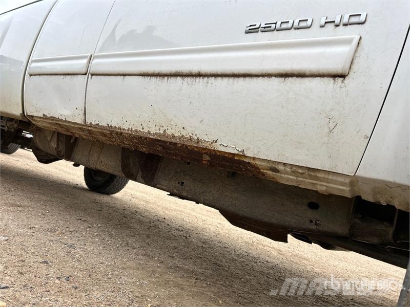 Chevrolet Silverado 2500 LT 4x4 Extended Cab Pickup Muu