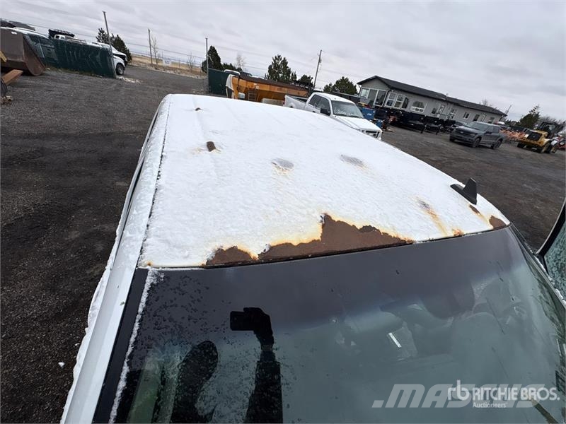 Chevrolet Silverado 2500HD LT 4x4 Crew Cab Snow Plow Truck Municipal/vehicul cu uz general