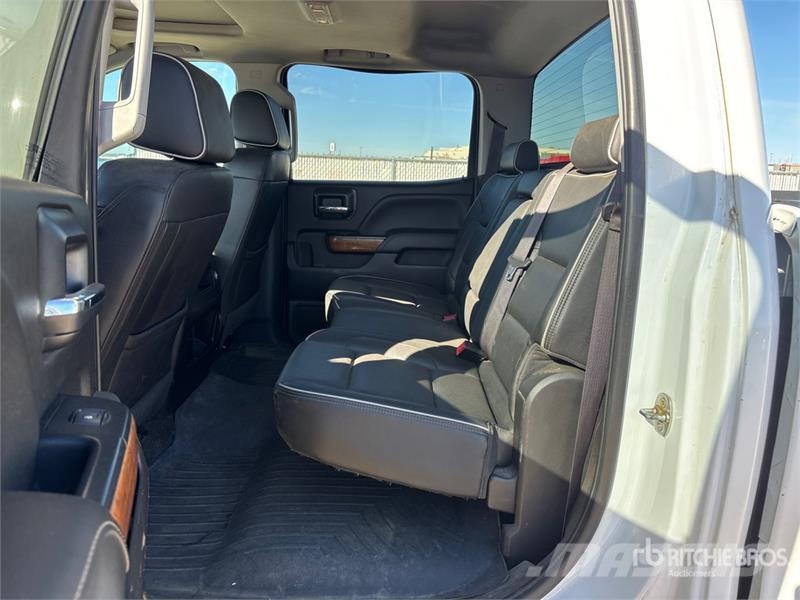 Chevrolet Silverado 2500 High Country 4x4 Crew Cab Pickup أخرى