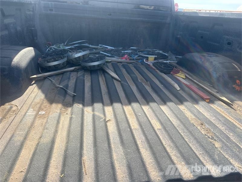 Chevrolet Silverado 2500HD 4x4 Crew Cab Pickup Други