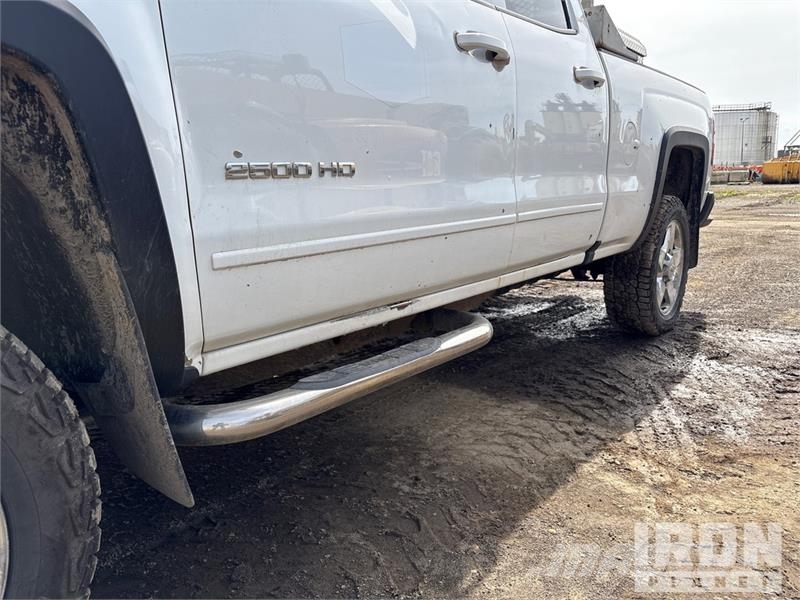 Chevrolet Silverado 2500HD 4x2 Extended Cab Pickup Други