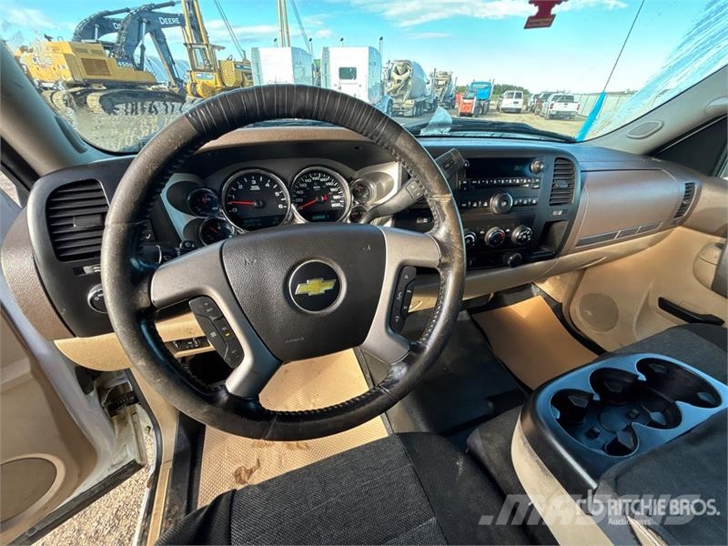 Chevrolet Silverado 2500 LT 4x4 Extended Cab Pickup أخرى