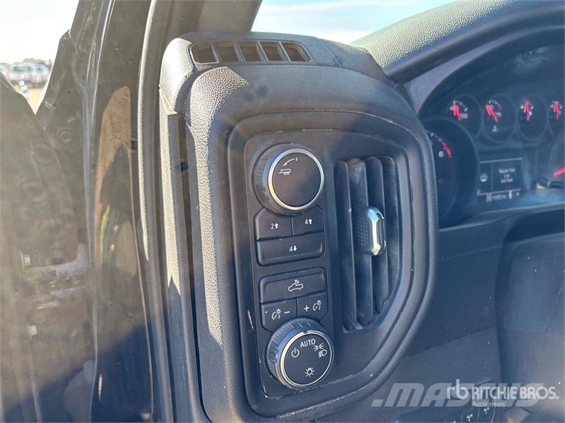 Chevrolet Silverado 2500 4x4 Crew Cab Pickup Altele
