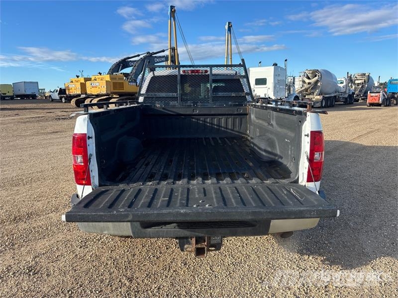 Chevrolet Silverado 2500 LT 4x4 Extended Cab Pickup أخرى